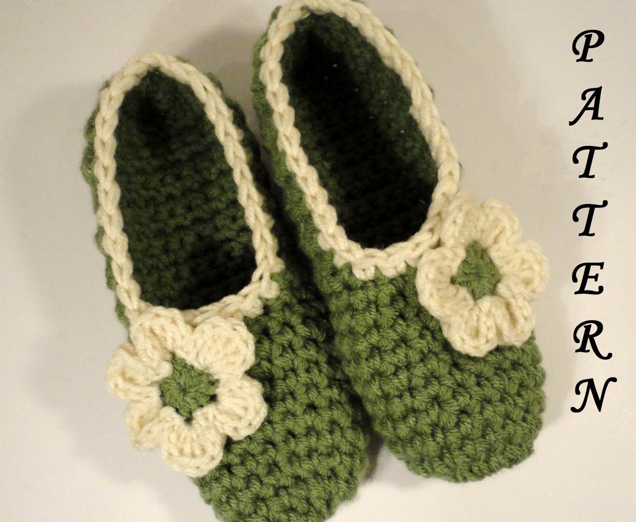 Crochet Pattern, Crochet Slippers, Spa Slippers, Unisex, Womens Slippers, Flower - Sizes 5-12 #400